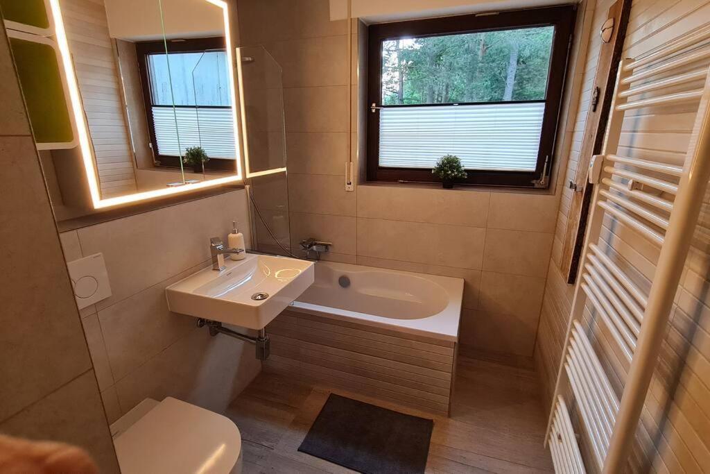 Pool, Sauna & Schwarzwald-Idylle Apartment Unterkirnach Екстериор снимка